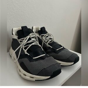 Lightly worn size 9.5 on clouds